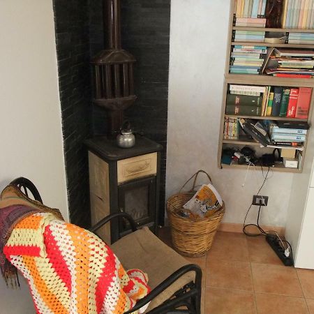 Il Filo Di Paglia Bed & Breakfast Комизо Екстериор снимка