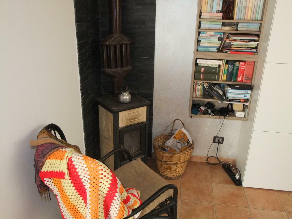 Il Filo Di Paglia Bed & Breakfast Комизо Екстериор снимка