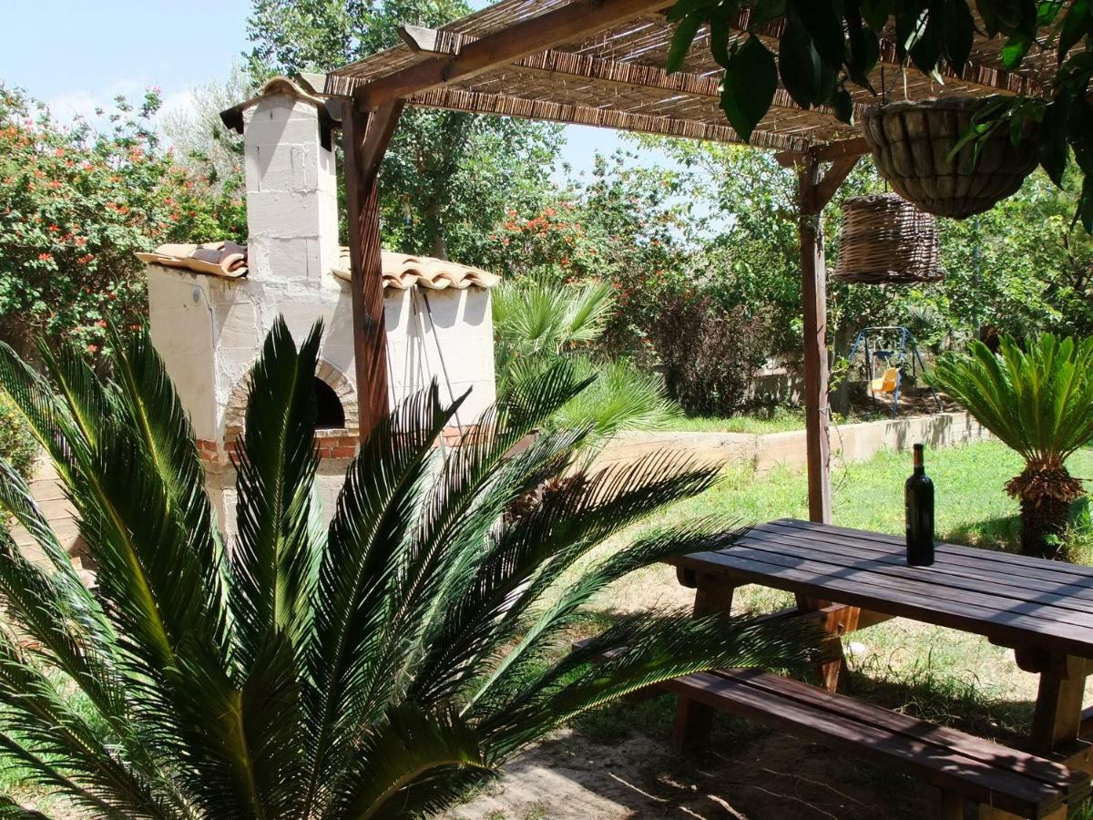 Il Filo Di Paglia Bed & Breakfast Комизо Екстериор снимка