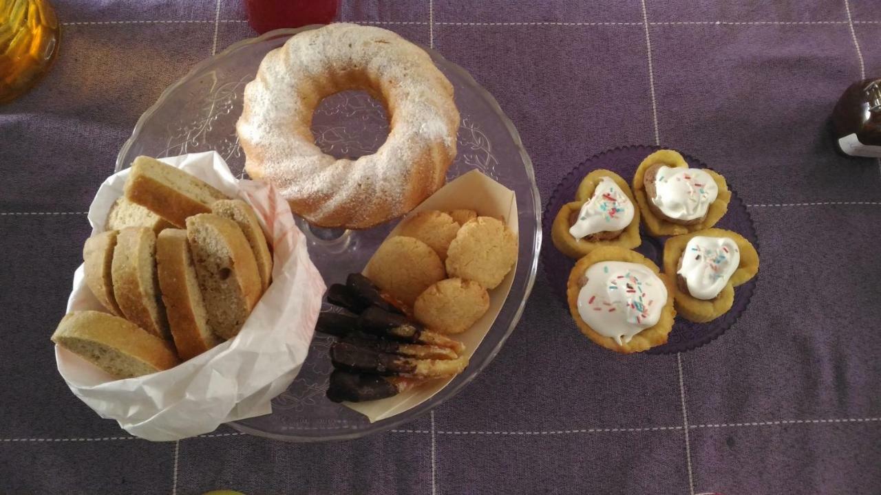 Il Filo Di Paglia Bed & Breakfast Комизо Екстериор снимка