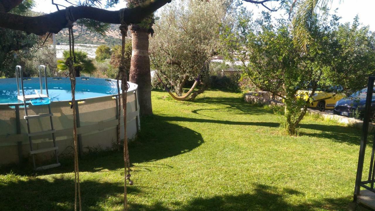 Il Filo Di Paglia Bed & Breakfast Комизо Екстериор снимка