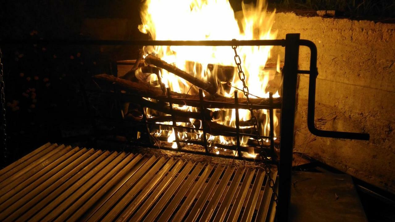 Il Filo Di Paglia Bed & Breakfast Комизо Екстериор снимка